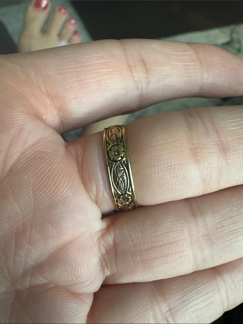 Very pretty white faux pear Gold Floral Engraved Women's Band Ring
